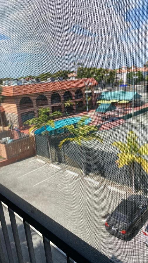 Fort Lauderdale Elegant Room Rental With Private Bath And Entrance Exterior photo
